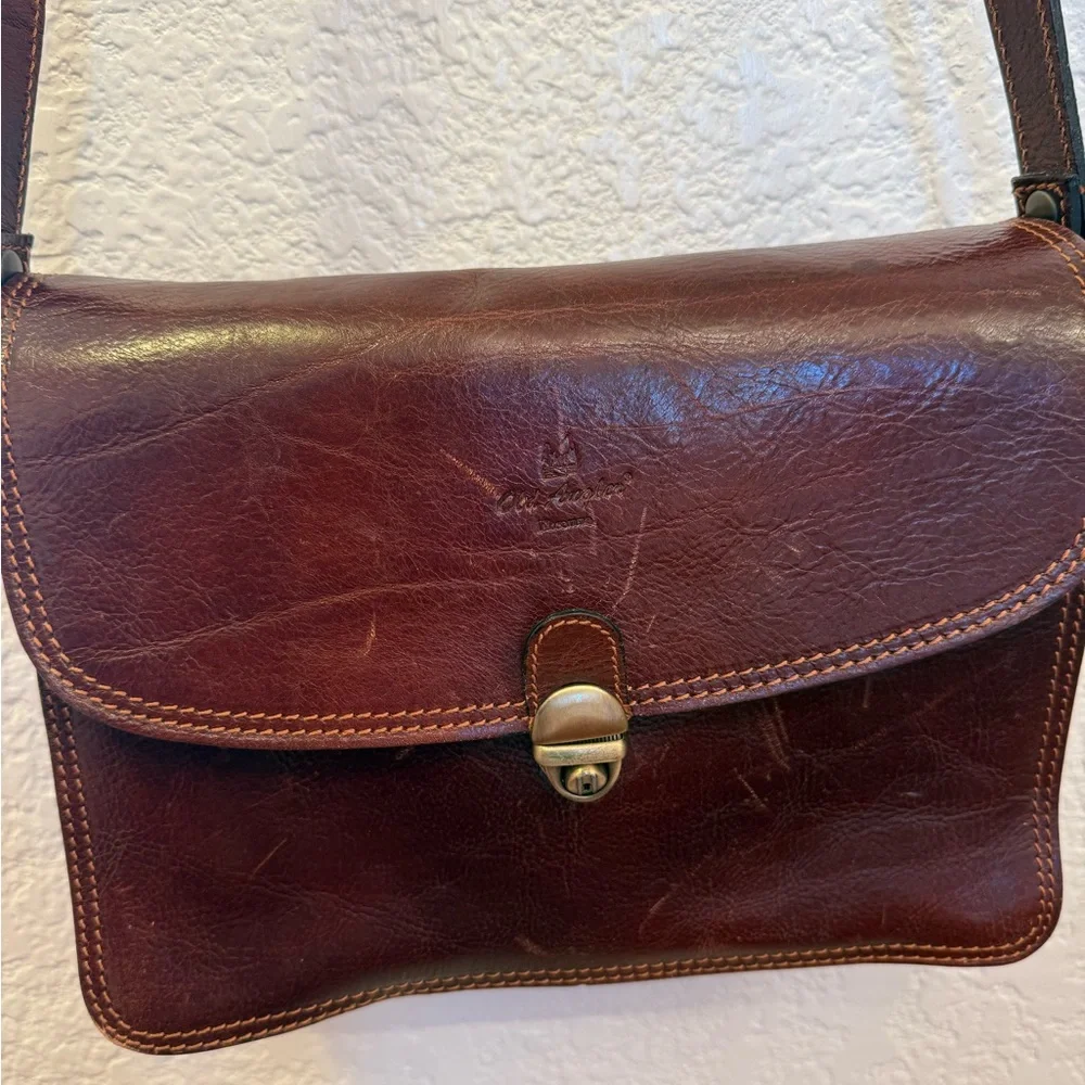 Artisan Craftsmanship, timeless luxury made in Italy Old Angler Firenze bag